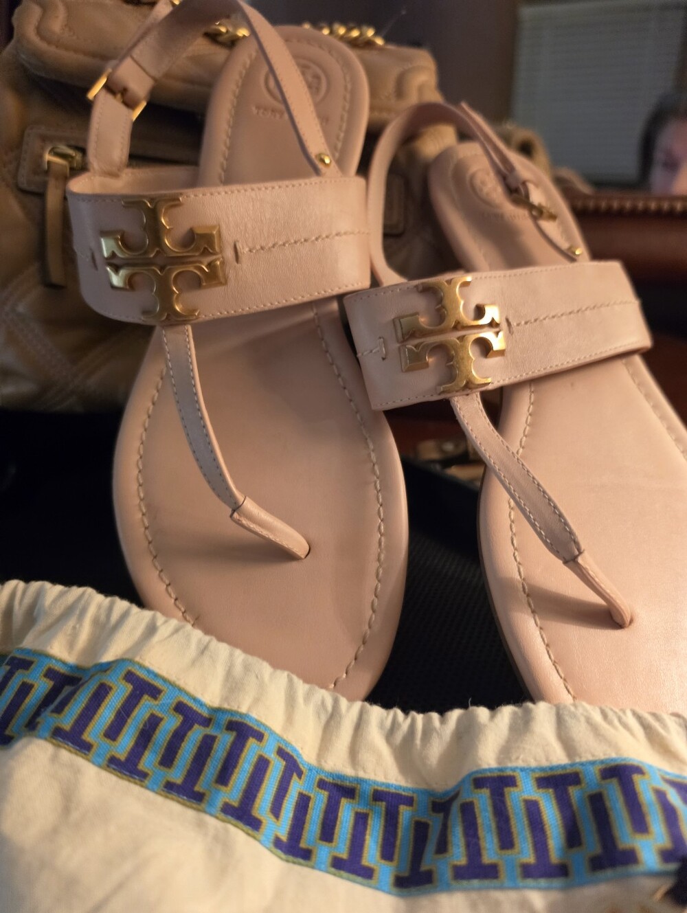 Quilted Leather Shoulder Bag in Nude with Signature Logo Detail - Picture 4 of 6